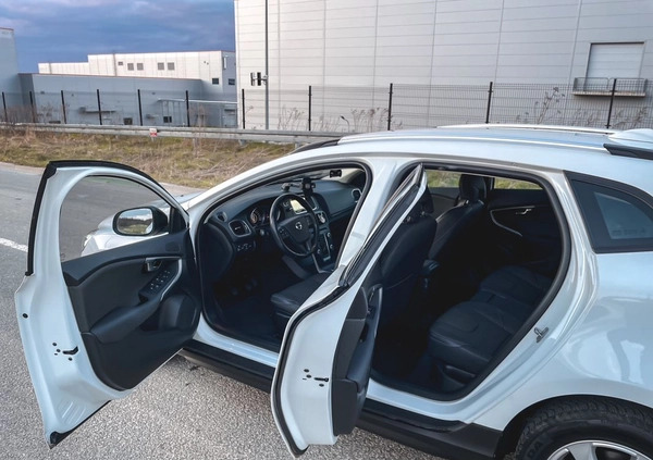 Volvo V40 cena 58500 przebieg: 185000, rok produkcji 2017 z Chęciny małe 596